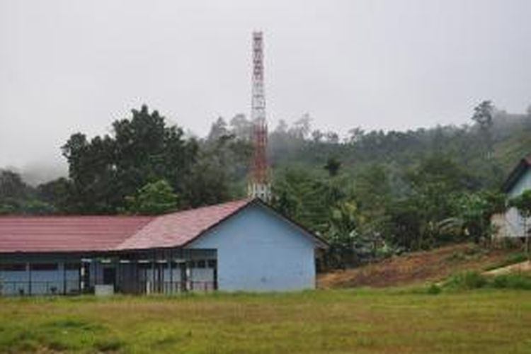 tower telekomunikasi di Desa Tiong Ohang, Long Apari, sejak tahun 2012 hingga sekarang tidak berfungsi