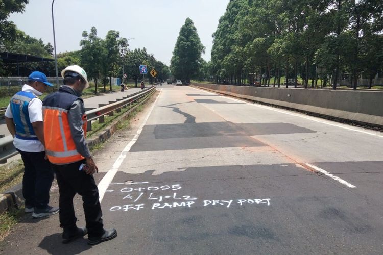 Perbaikan jalan di Tol Jakarta-Cikampek