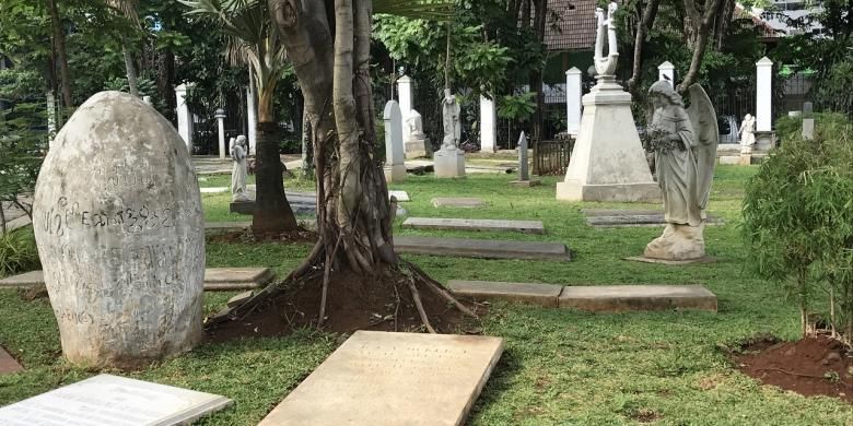 Makam di Museum Taman Prasasti