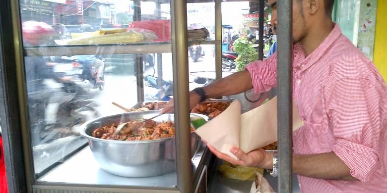 Kuliner Bu Sie Itek (Nasi Bebek) merupakan andalan Kabupaten Bireuen. Selain mengenyangkan, aroma dan kelezatan dari kari bebek kentalnya cukup menggugah selera. DESI