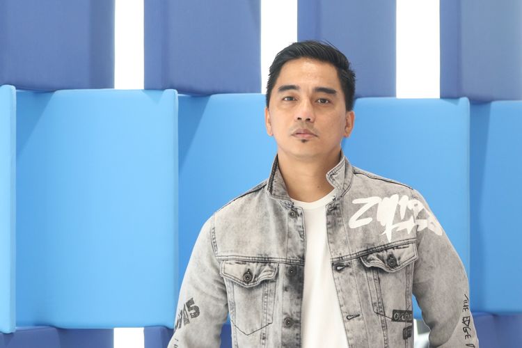 Personel band Ungu, Enda, berpose seusai tampil di acara perayaan ulang tahun ke-24 Kompas.com, di Jakarta, Rabu (18/09/2019).