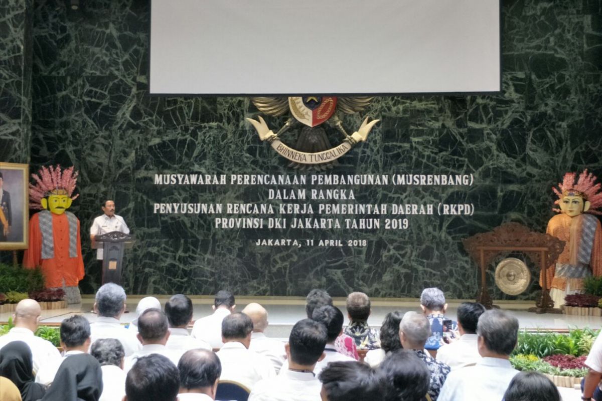 Plt Sekjen Kemendagri Hadi Prabowo berpidato dalam musrenbang tingkat Provinsi DKI Jakarta di Balai Kota, Jalan Medan Merdeka Selatan, Rabu (11/4/2018). 