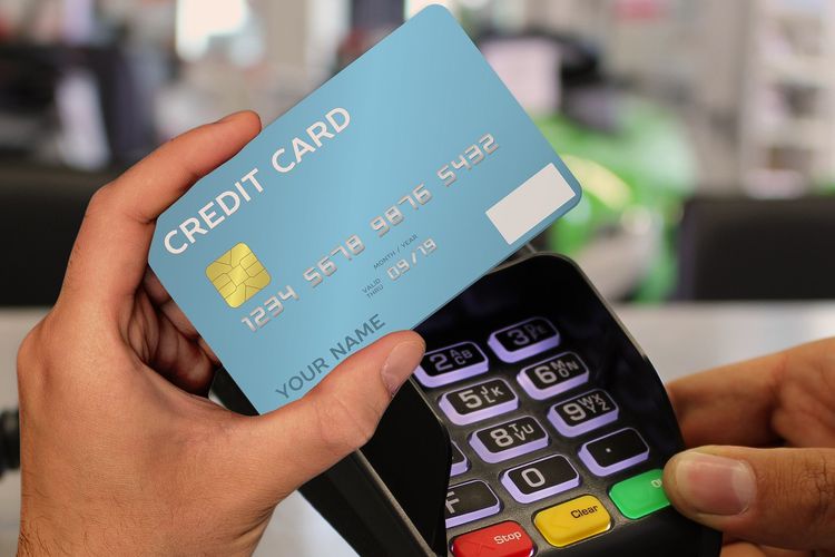 Ilustrasi kartu kredit, transaksi dengan kartu kredit. 