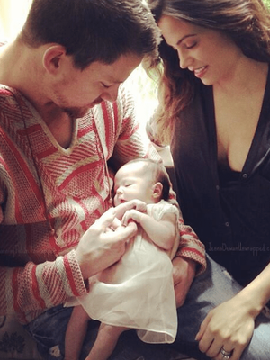 Aktor Channing Tatum dan istri, Jenna Dewan, bersama bayi mereka.