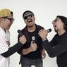 Perjalanan 3 Pemuda Bandung, Nyambung Hidup Manggung di Kafe hingga Populer di YouTube