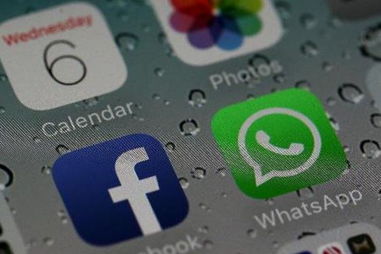 Facebook and WhatsApp on a smartphone screen