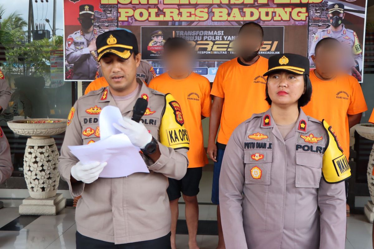 Kapolres Badung AKBP Leo Dedy Defretes, dan Wakapolres Kompol Putu Diah Kurniawandari, saat memimpin rilis pengungkapan kasus peredaran Narkotika di wilayah Badung yang digelar pada Jumat (24/2/2023). /Humas Polres Badung 