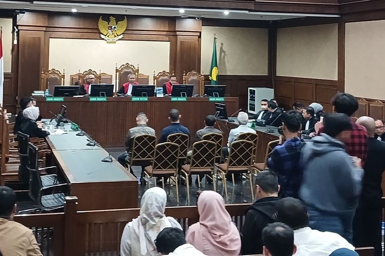 Putusan Kasus Korupsi Tata Kelola Minyak Mentah Ditunda, Ada Apa?