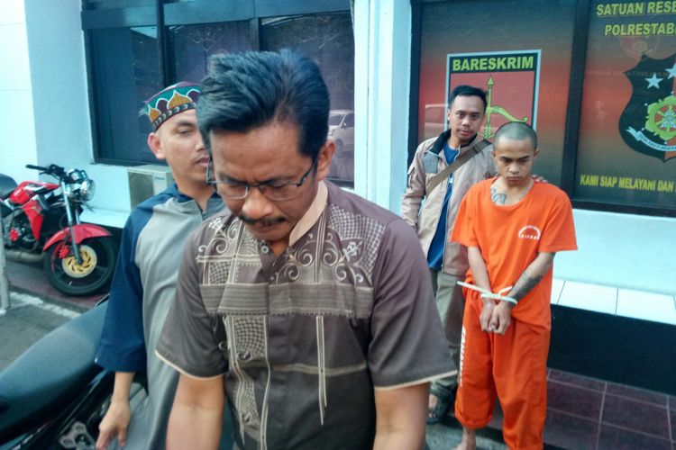 Wakasatreskrim Polrestabes Bandung, Kompol Suparma tengah merilis penangkapan pelaku jambret spesialis Jalan Asia Afrika di Mapolrestabes Bandung, Jumat (8/2/2019).