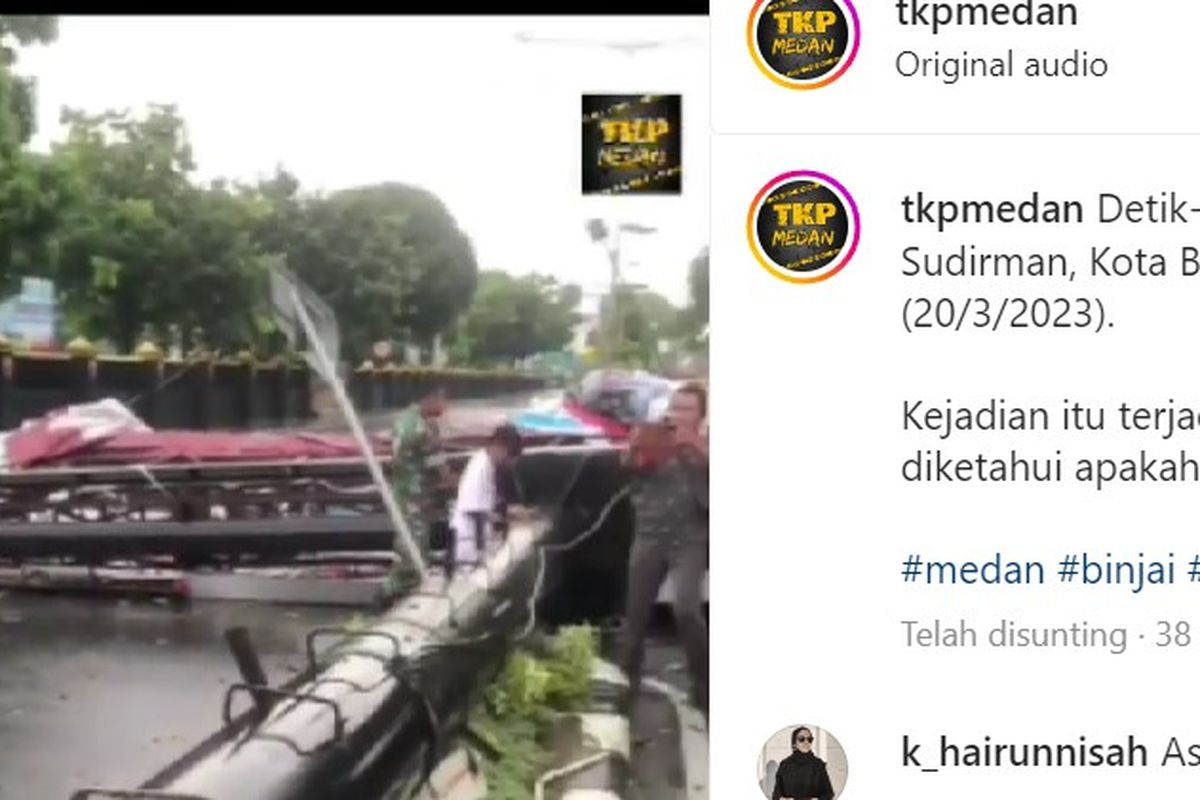 Sebuah papan baliho di depan kantor Wali Kota Binjai, di Jalan Jendral Sudirman, Sumatera Utara, ambruk akibat hujan deras, Senin (20/3/2023).