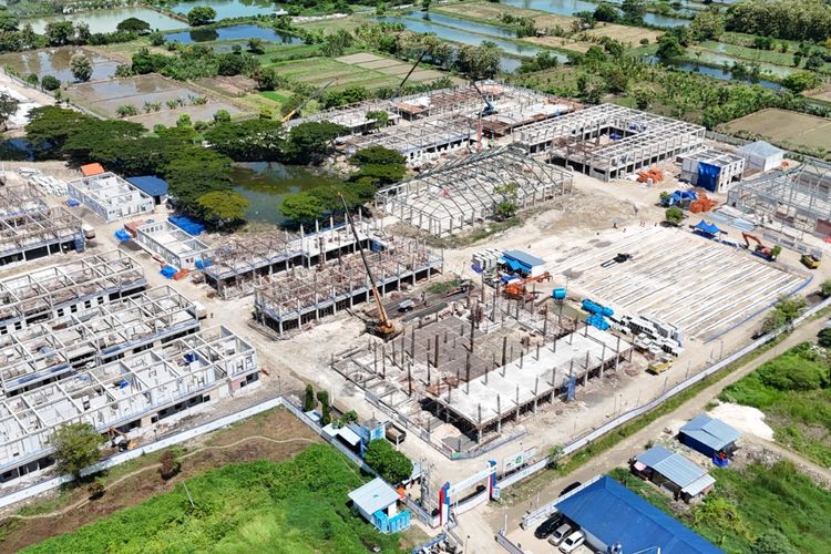 Nampak dari atas pembangunan proyek Sekolah Rakyat (SR) di Jawa Timur.