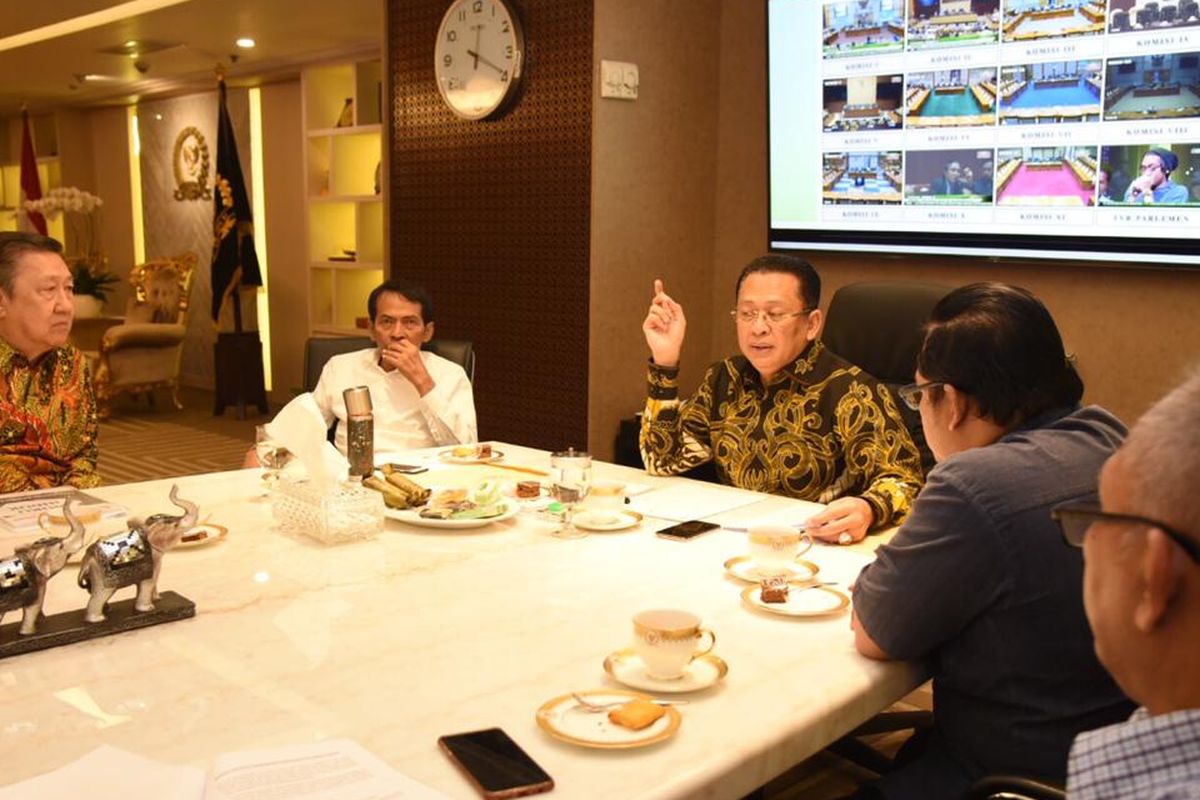 Ketua DPR RI Bambang Soesatyo saat menerima Koalisi Advokasi Kemerdekaan Beragama atau Berkeyakinan, di ruang kerja Ketua DPR RI, Jakarta, Senin (22/07/19).