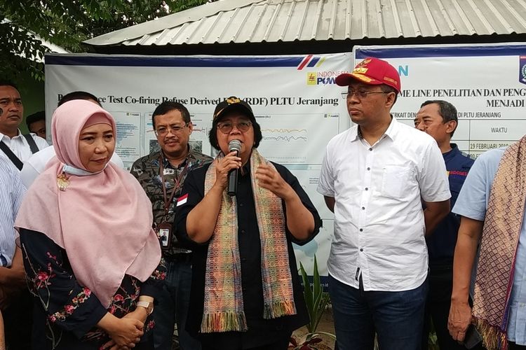 Saat Menteri LHK Siti Nurbaya mengunjungi Tempat Pembuangan Akhir (TPA) Sampah Kebon Kongok, Lombik Barat dan mantau technologi co-firing
