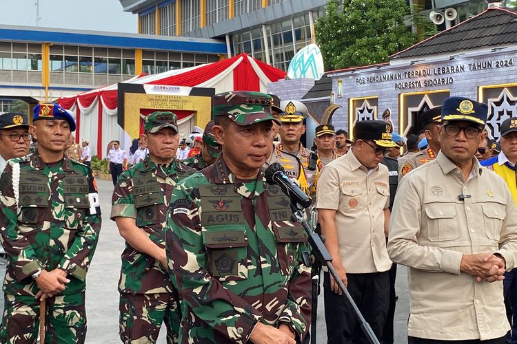 Panglima TNI, Jenderal Agus Subiyanto di Terminal Purabaya, Sidoarjo, Kamis (4/4/2024).