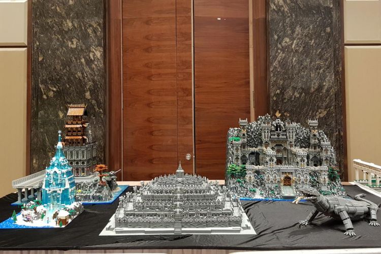 Bangunan yang dibuat dari lego di Bricklive, Mal PIK Avenue, Jakarta Utara.