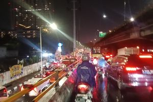 Pengemudi Mobil Terjebak Macet Dua Jam di Cengkareng: Enggak Gerak Sama Sekali