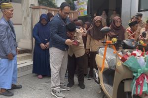 Pak Guru Aziz Akhirnya Tak Perlu Lagi Mengayuh Sepeda ke Sekolah