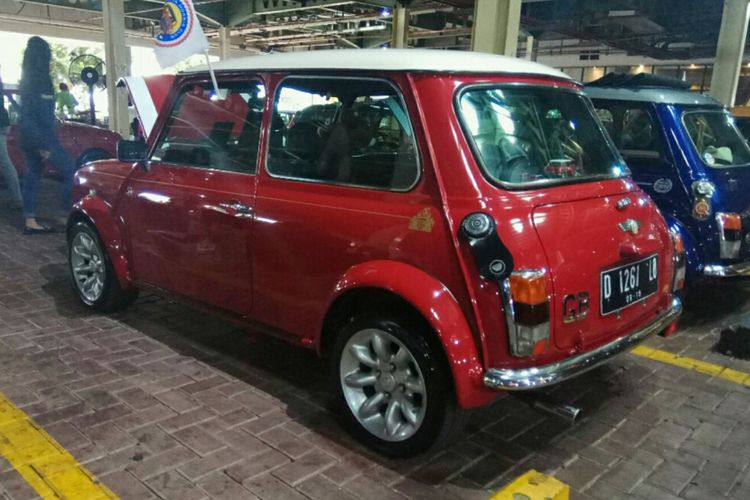 Morris Mini Cooper MK 7, atau seri terakhir dari Mini Cooper diproduksi sekitar 1999 hingga 2000-an. Pada umumnya, kapasitas mesin yang digunakan di atas 1.000 Cc, bahkan ada pula 1.500  Cc. Selain transmisi manual juga ada tipe automatic dan sudah injeksi.