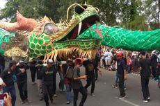 Warga Desa Ini Habiskan Ratusan Juta Bikin 'Boneka' Naga untuk Karnaval HUT RI