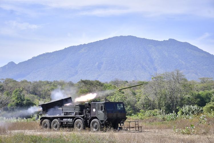 Marinir Uji Fungsi Roket 122 Mm Buatan Serbia di Baluran