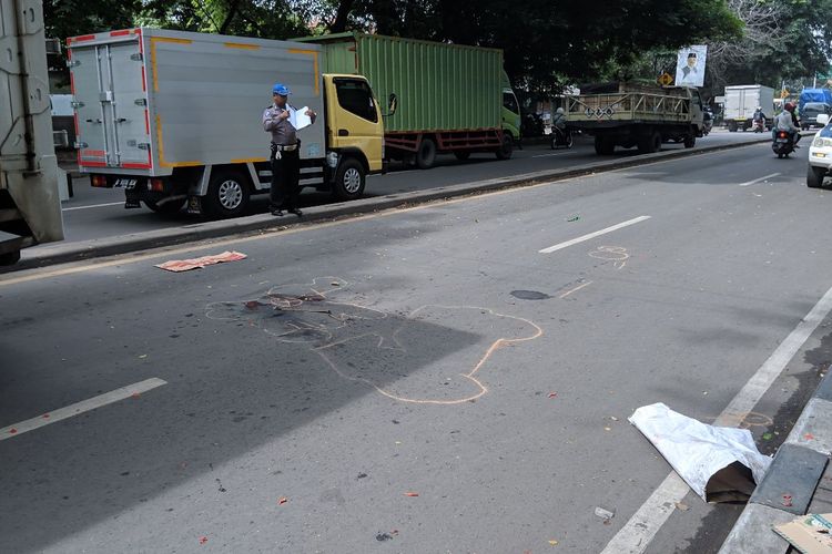 Lokasi kecelakaan lalu lintas yang menewaskan seorang penumpang ojol di Jalan Daan Mogot kilometer 22 Kota Tangerang, Senin (13/1/2020).