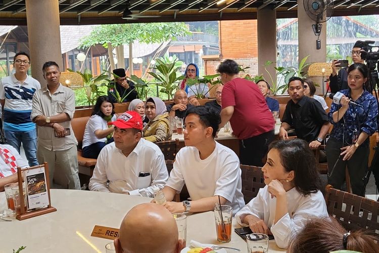 Wali Kota Solo Gibran Rakabuming Raka bertemu dengan sejumlah relawan Presiden Joko Widodo di kawasan Menteng, Jakarta, Kamis (27/7/2023). 