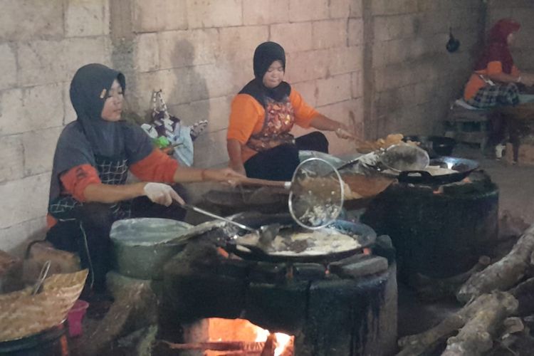 Harga Minyak Goreng Kian Mencekik, Pelaku UMKM di Ngawi Resah, Terpaksa Naikkan Harga