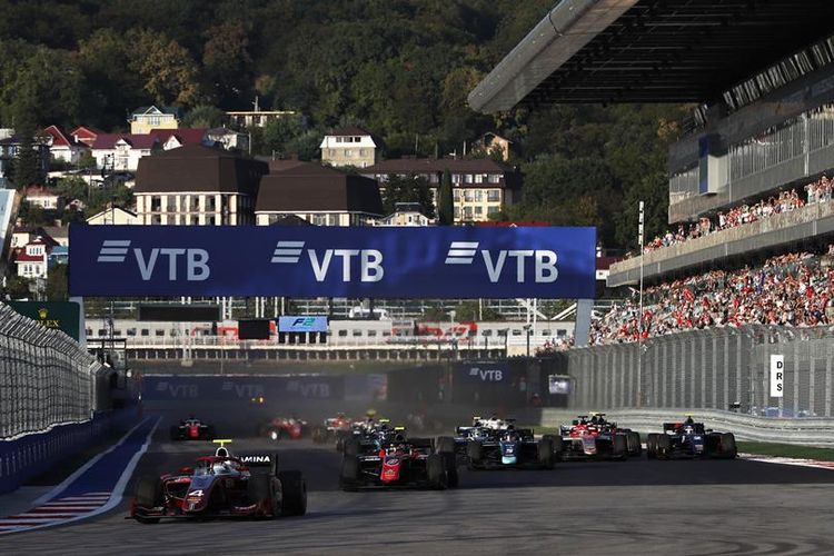 Suasana sprint race Formula 2 di sirkuit Sochi, Rusia, Sabtu (29/9/9/2018)