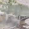 Jembatan Bersejarah Pakistan Runtuh Diterjang Banjir dari Gletser yang Mencair karena Gelombang Panas