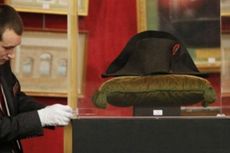 Lelang Topi Napoleon Capai Rp 25 Miliar