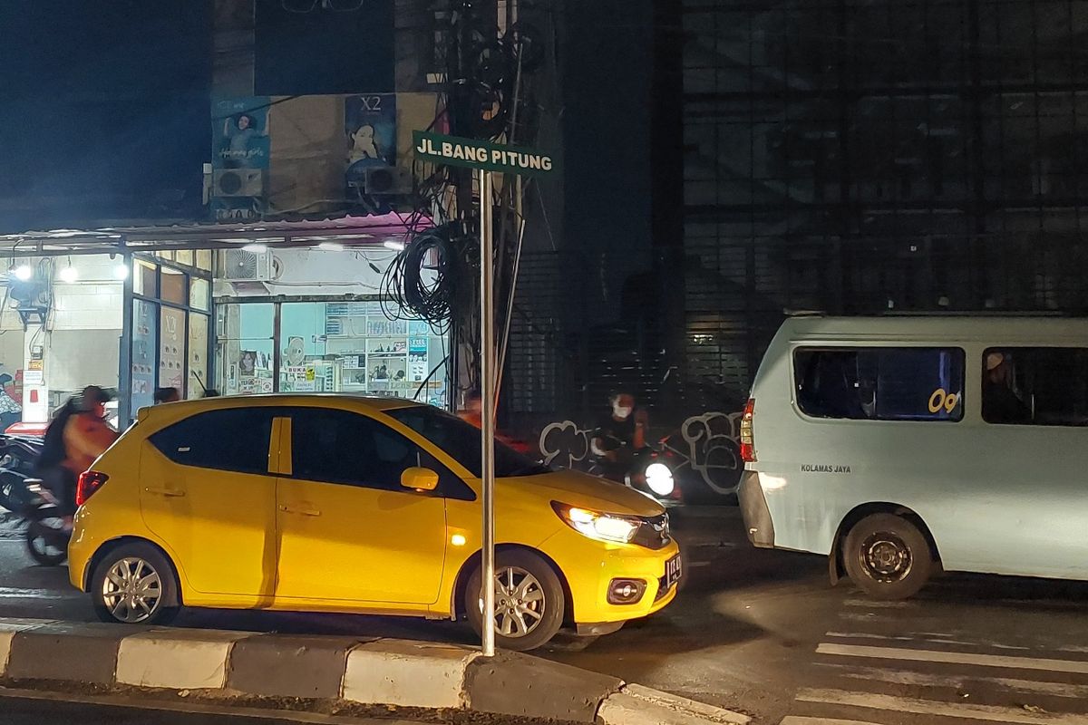 Sejumlah warga di Jalan Raya Kebayoran Lama, Jakarta Barat, khawatir dengan perubahan nama jalan menjadi nama tokoh Betawi, Jalan Bang Pitung.