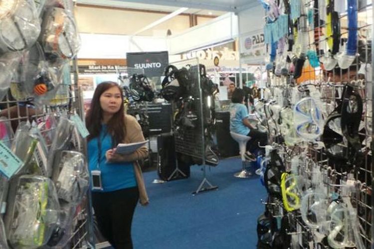 Berbagai peralatan selam dipajang di Pameran Wisata Deep & Extreme Indonesia 2016, Jakarta Convention Center, Kamis (31/3/2016). Pameran berlangsung hingga Minggu (3/4/2016).