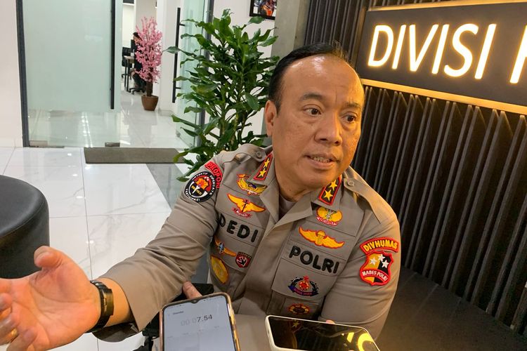 Kepala Divisi Humas Polri Irjen Dedi Prasetyo di Mabes Polri, Jakarta, Kamis (23/2/2023).