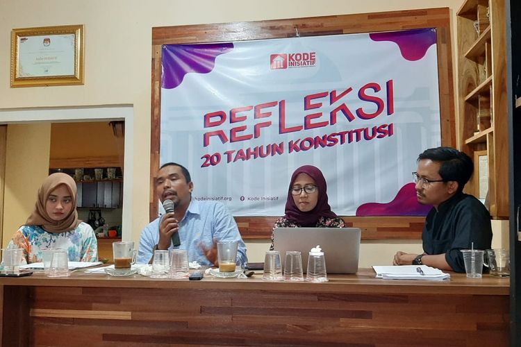 Diskusi omnibus law RUU Cipta Kerja di kantor Kode Inisiatif, Tebet, Jakarta, Kamis (5/3/2020).