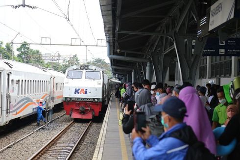 Ada Rekayasa Lalin, 14 Kereta Berhenti di Stasiun Jatinegara Senin Ini