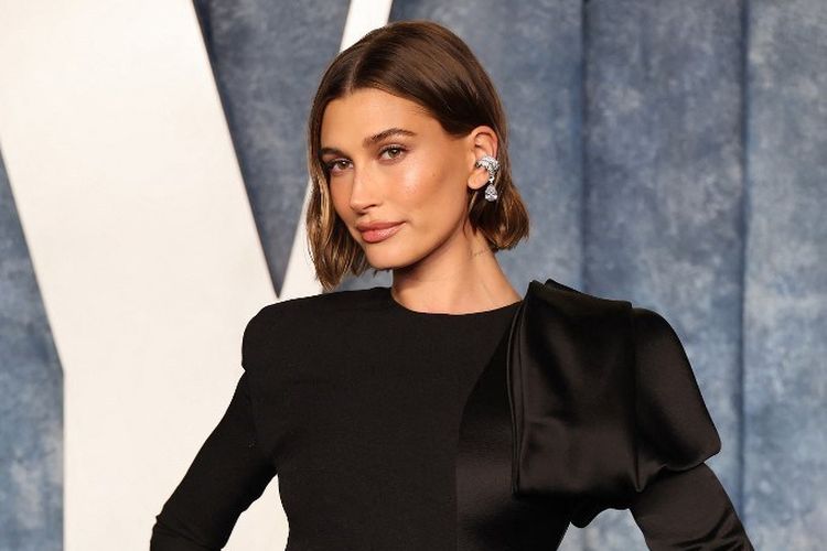 Model Hailey Bieber menghadiri 2023 Vanity Fair Oscar Party di Wallis Annenberg Center for the Performing Arts, Beverly Hills, California, pada 12 Maret 2023. 