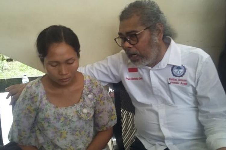 Hamidah, ibu kandung Engeline seusai mendengarkan vonis hakim terhadap Margriet, Senin (29/2/2016).