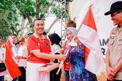 Semarakkan HUT Ke-77 Kemerdekaan RI, Gubernur Syamsuar Bagikan Bendera Merah Putih di Riau
