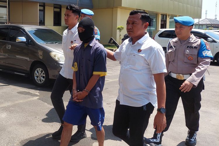 DITANGKAP: Pelaku pembunuh karyawan sebuah toko pakaian yang mayatnya ditemukan dalam keadaan tertutup plastik di Polokarto ditangkap polisi.
