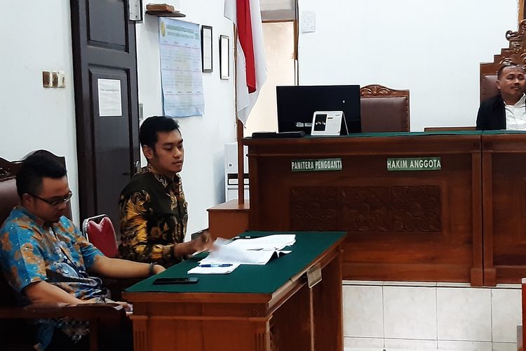 Tim kuasa hukum MAKI dalam gugatan praperadilan terhadap pimpinan dan dewan pengawas KPK di Pengadilan Negeri Jakarta Selatan, Selasa (11/2/2020).