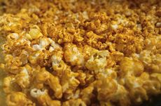 8 Tips Membuat Popcorn Karamel Renyah ala Bioskop