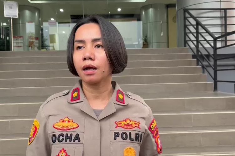Kapolsek Tambora Kompol Rosana Labobar mengatakan saat ini polisi masih terus melakukan penyelidikan atas ditemukannya jasad pria  bersimbah darah di gang sempit di Jalan Krendang Utara Raya, Krendang, Tambora, Jakarta Barat, Rabu (6/7/2022).