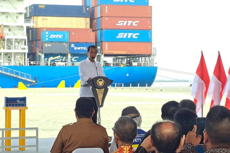 Presiden Jokowi saat meresmikan Pelabuhan Makassar New Port (MNP) di Jl. Sultan Abdullah Raya, Kecamatan Tallo, Makassar, Sulawesi Selatan (Sulsel), Kamis (22/2/2024) pagi.