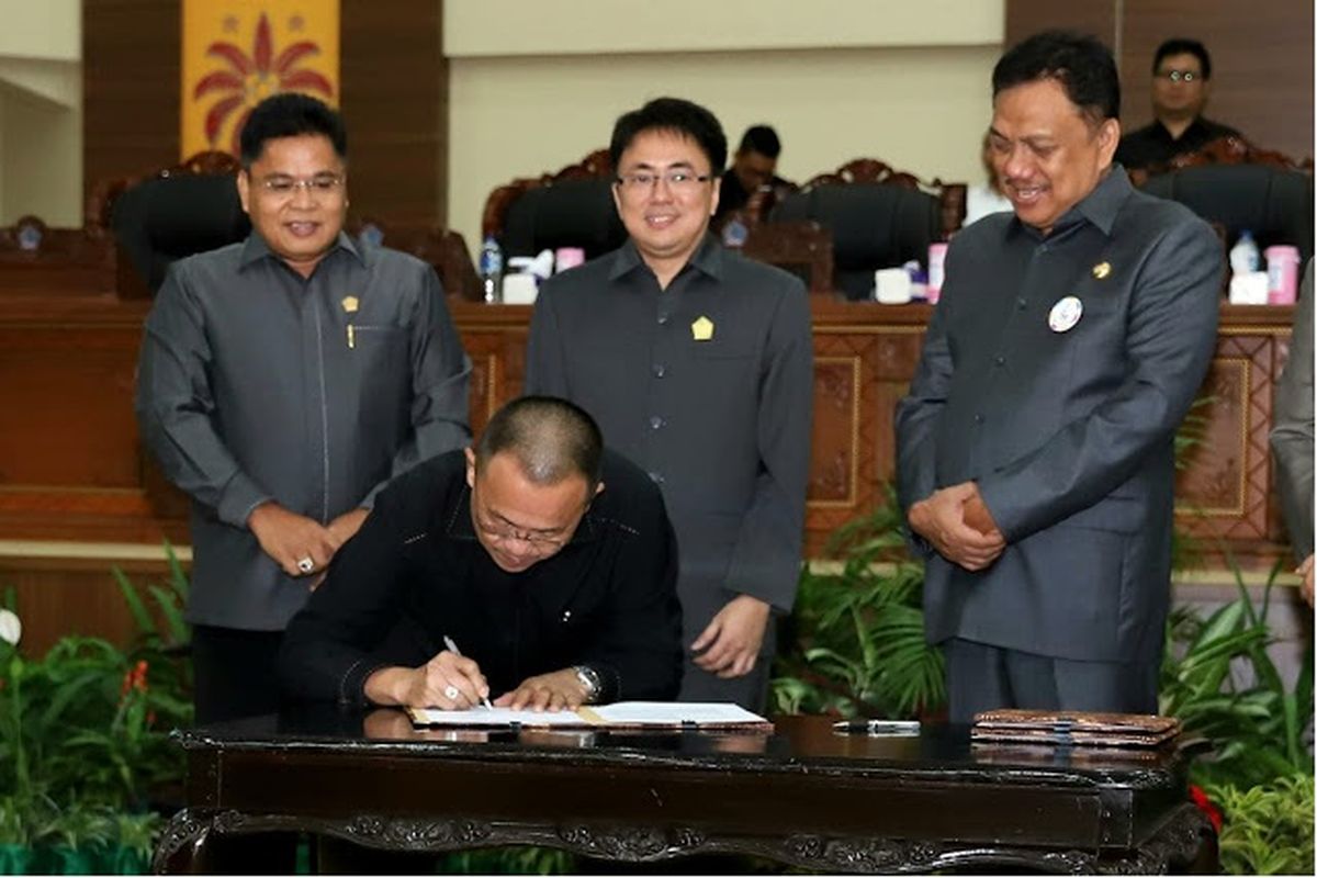 Gubernur Olly mengapresiasi DPRD Provinsi Sulawesi Utara atas diterimanya Rancangan Peraturan Daerah (Ranperda) tentang Pertanggungjawaban Pelaksanaan APBD Tahun Anggaran 2017