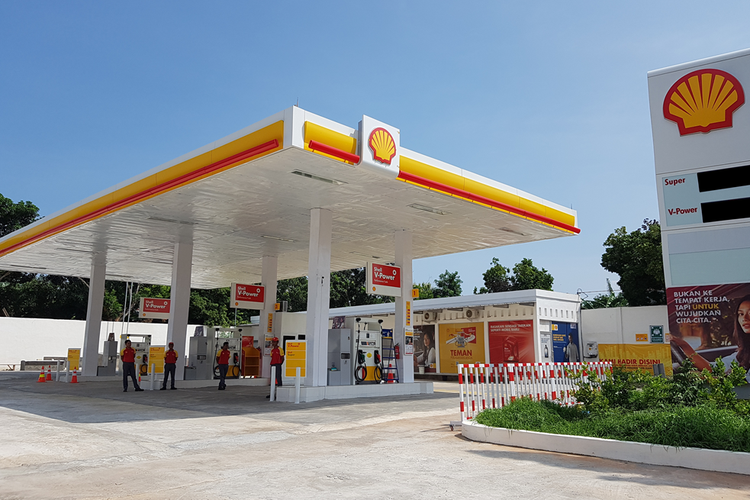 Stasiun Pengisian Bahan Bakar Umum (SPBU) Shell turunkan harga BBM per 1 November 2022. 