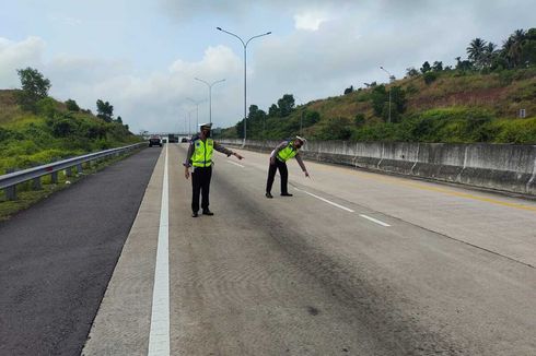 Mendahului Lewat Kiri, Innova Tabrak Truk di Tol Lampung, 2 Orang Tewas di Tempat