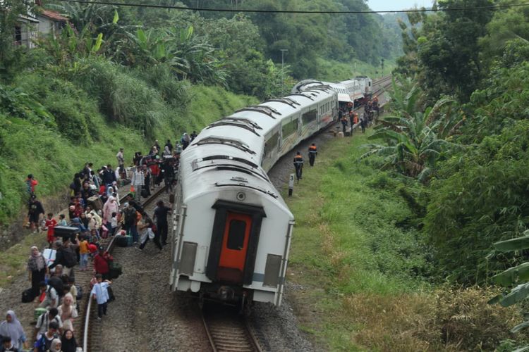 Imbas Kereta Anjlok di Brebes, Kereta Tujuan Daop 6 Yogyakarta Memutar
