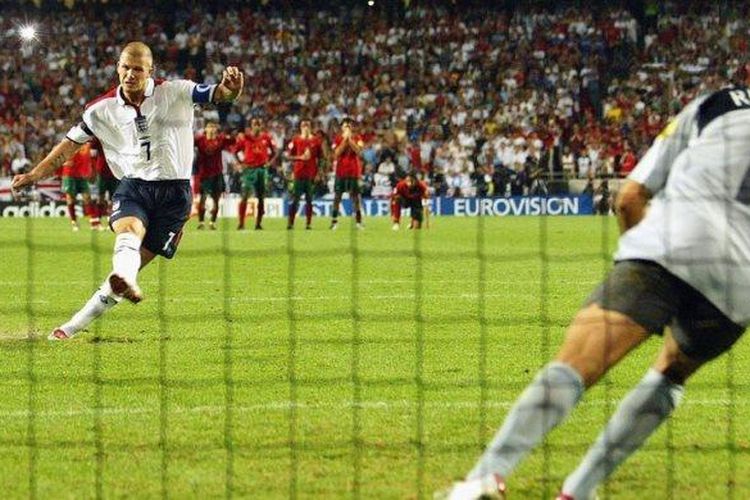 David Beckham saat gagal memasukan gol dalam babak adu penalti kontra Portugal di perempatfinal Piala Eropa 2004. Saat itu, Inggris kalah 5-6 dan harus tersingkir.