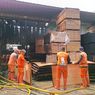 Belasan Jam Berlalu, Pemadaman Gudang Tripleks di Duren Sawit Akhirnya Tuntas