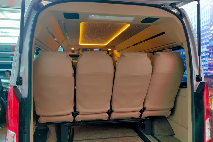 Ubahan interior Toyota Hiace rancangan Baze